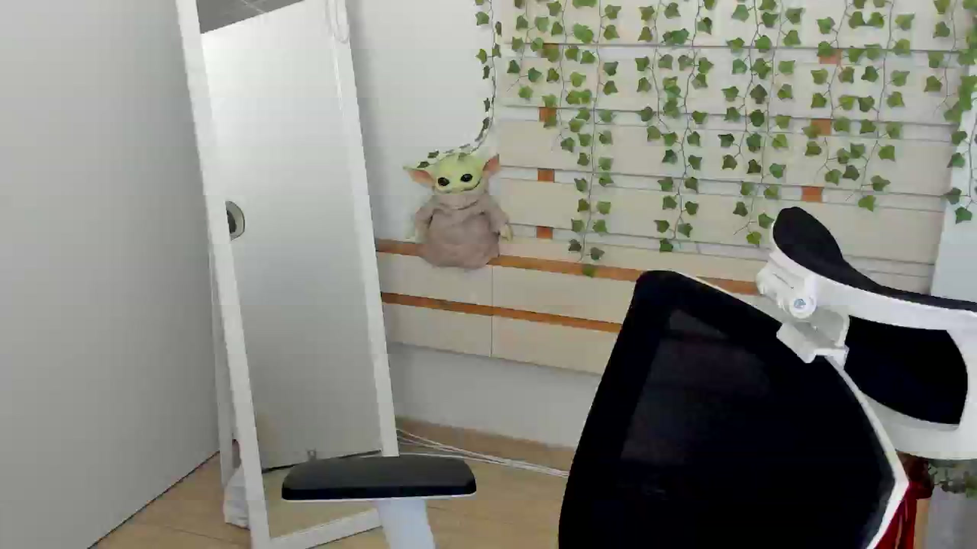 Gallery image thumbnail from Klover_Misi's myfreecams stream on, 04/21/2025, 14:25 image 6 of 20