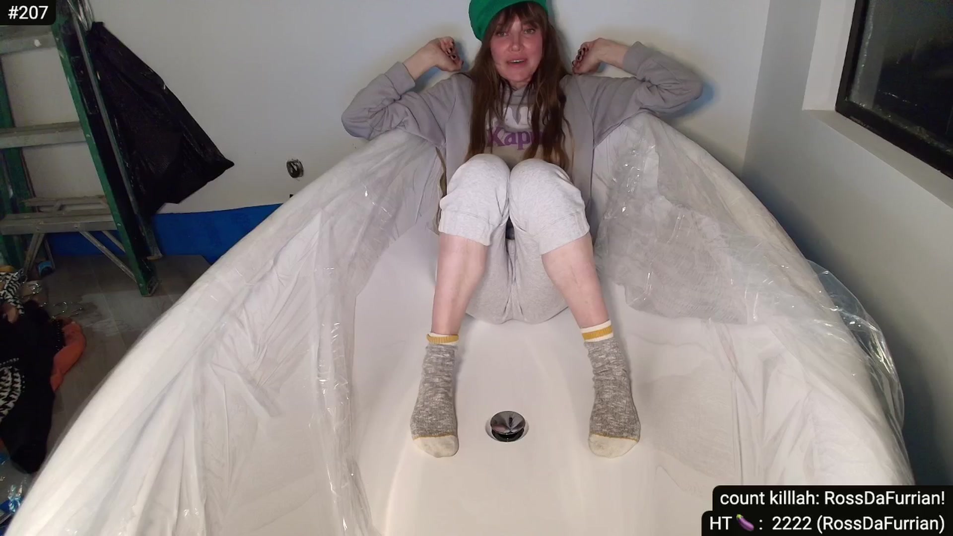 Gallery image thumbnail from KlutzyKline's myfreecams stream on, 05/06/2024, 10:40 image 15 of 20