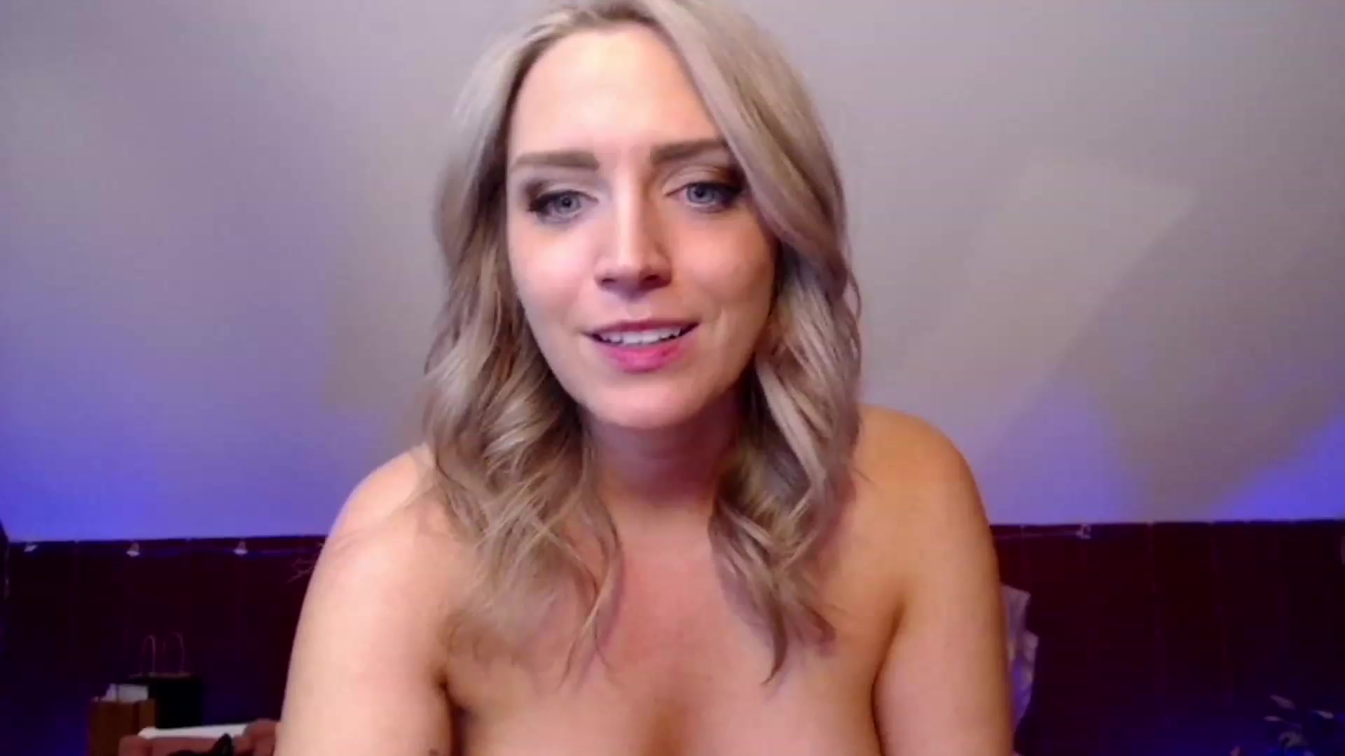 Gallery image thumbnail from Knaughtia's myfreecams stream on, 11/16/2022, 20:04 image 8 of 20