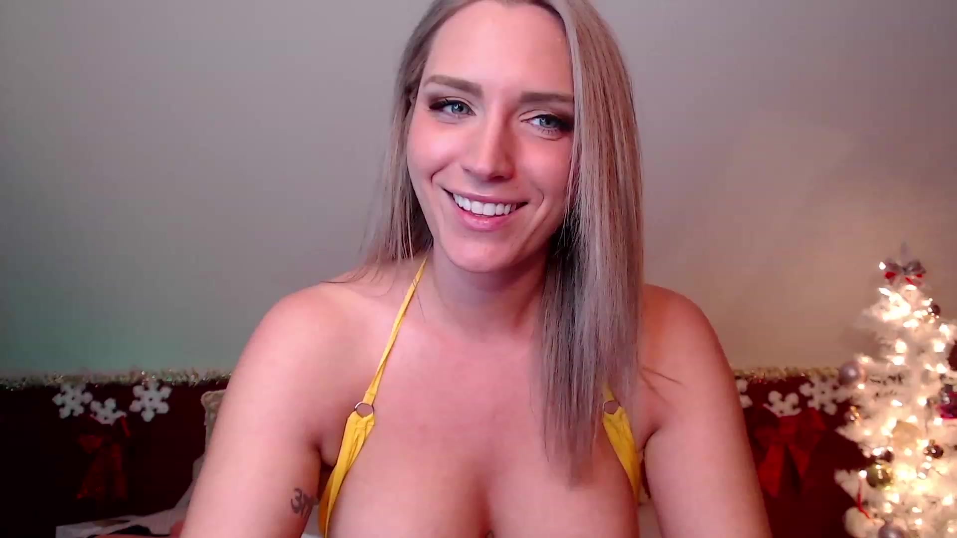 Gallery image thumbnail from Knaughtia's myfreecams stream on, 11/21/2022, 18:52 image 8 of 20