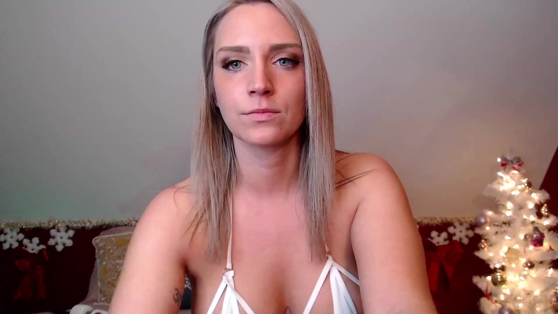 Gallery image thumbnail from Knaughtia's myfreecams stream on, 11/22/2022, 17:33 image 1 of 20