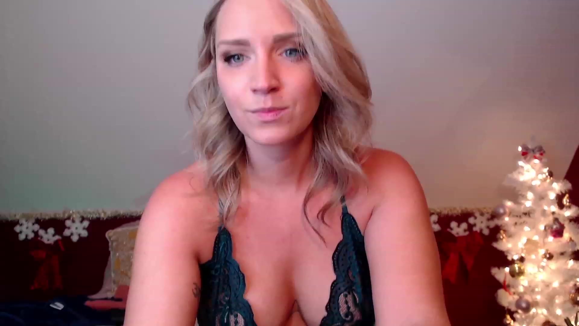 Gallery image thumbnail from Knaughtia's myfreecams stream on, 12/05/2022, 16:20 image 1 of 20