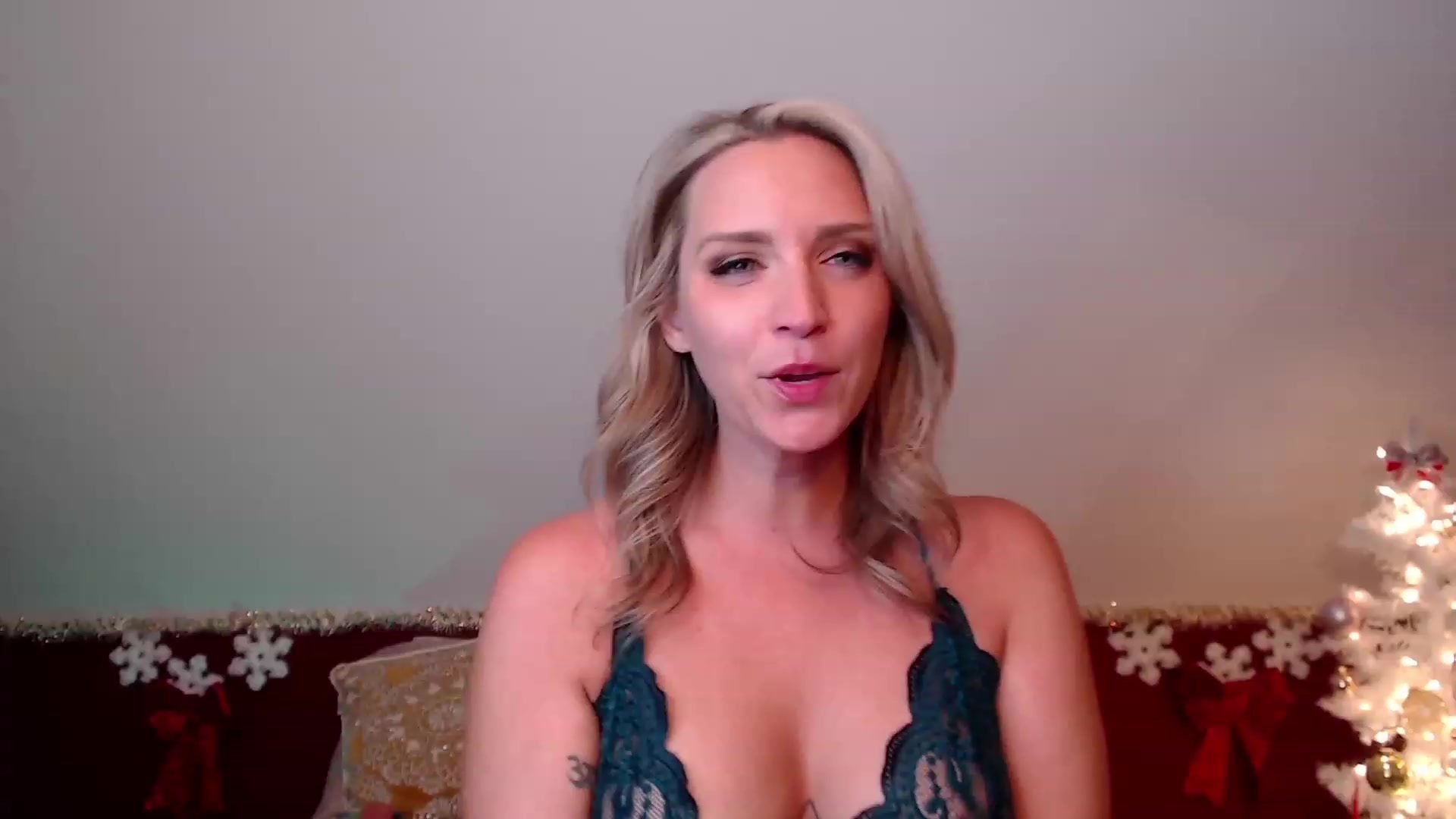 Gallery image thumbnail from Knaughtia's myfreecams stream on, 12/05/2022, 17:26 image 3 of 20