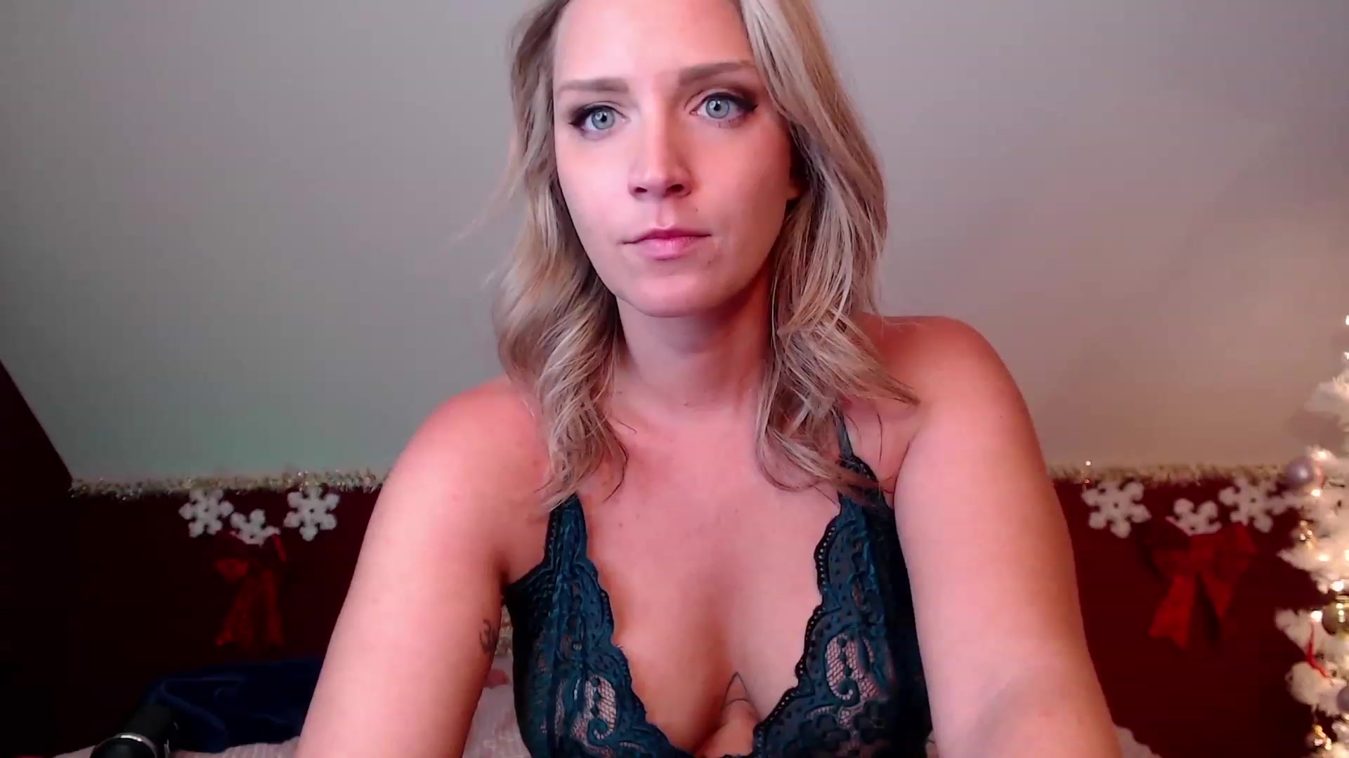 Gallery image thumbnail from Knaughtia's myfreecams stream on, 12/05/2022, 17:26 image 1 of 20