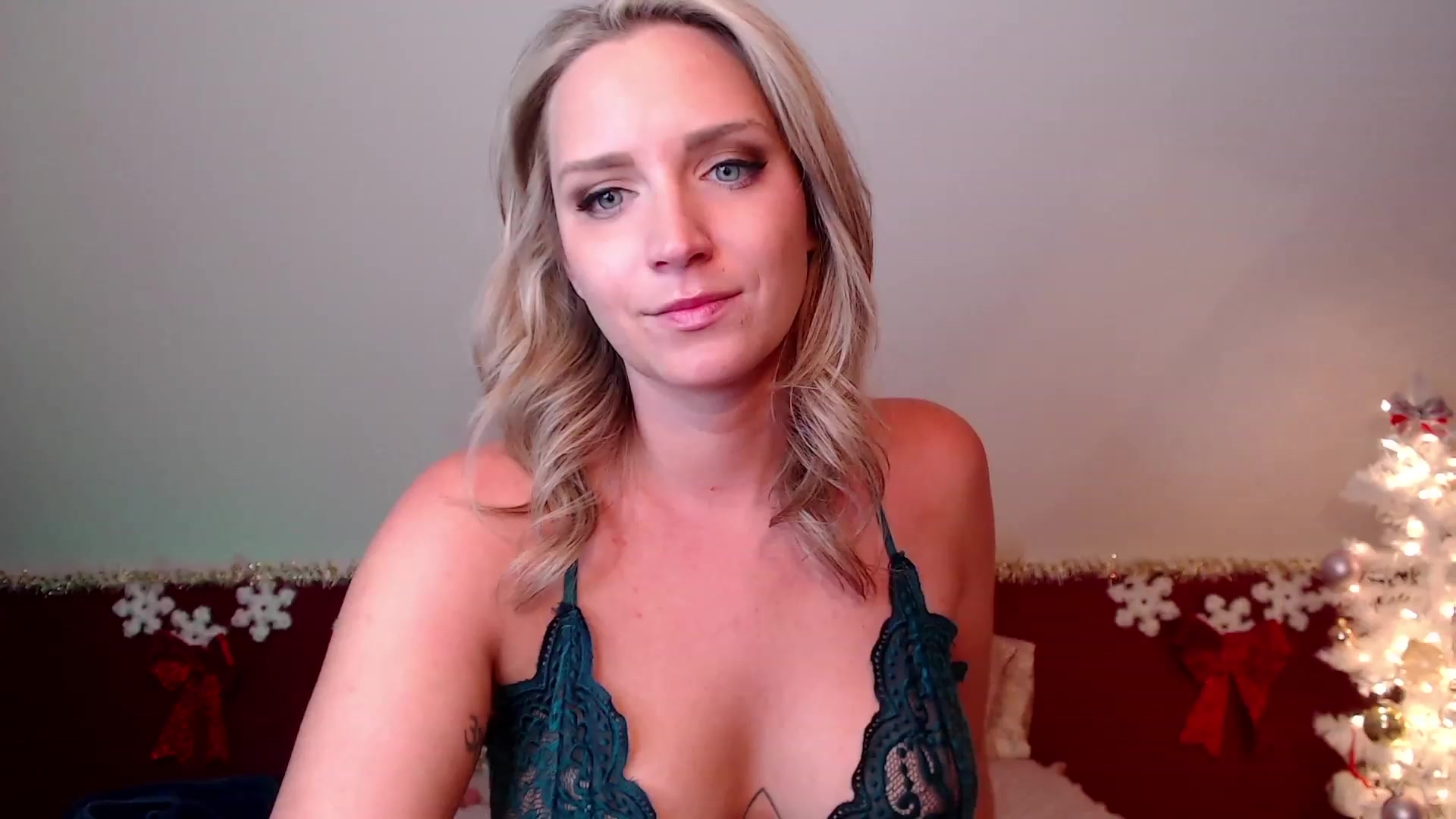 Gallery image thumbnail from Knaughtia's myfreecams stream on, 12/05/2022, 17:26 image 6 of 20
