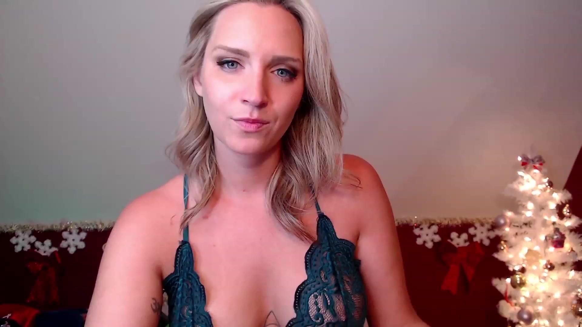 Gallery image thumbnail from Knaughtia's myfreecams stream on, 12/05/2022, 17:26 image 20 of 20
