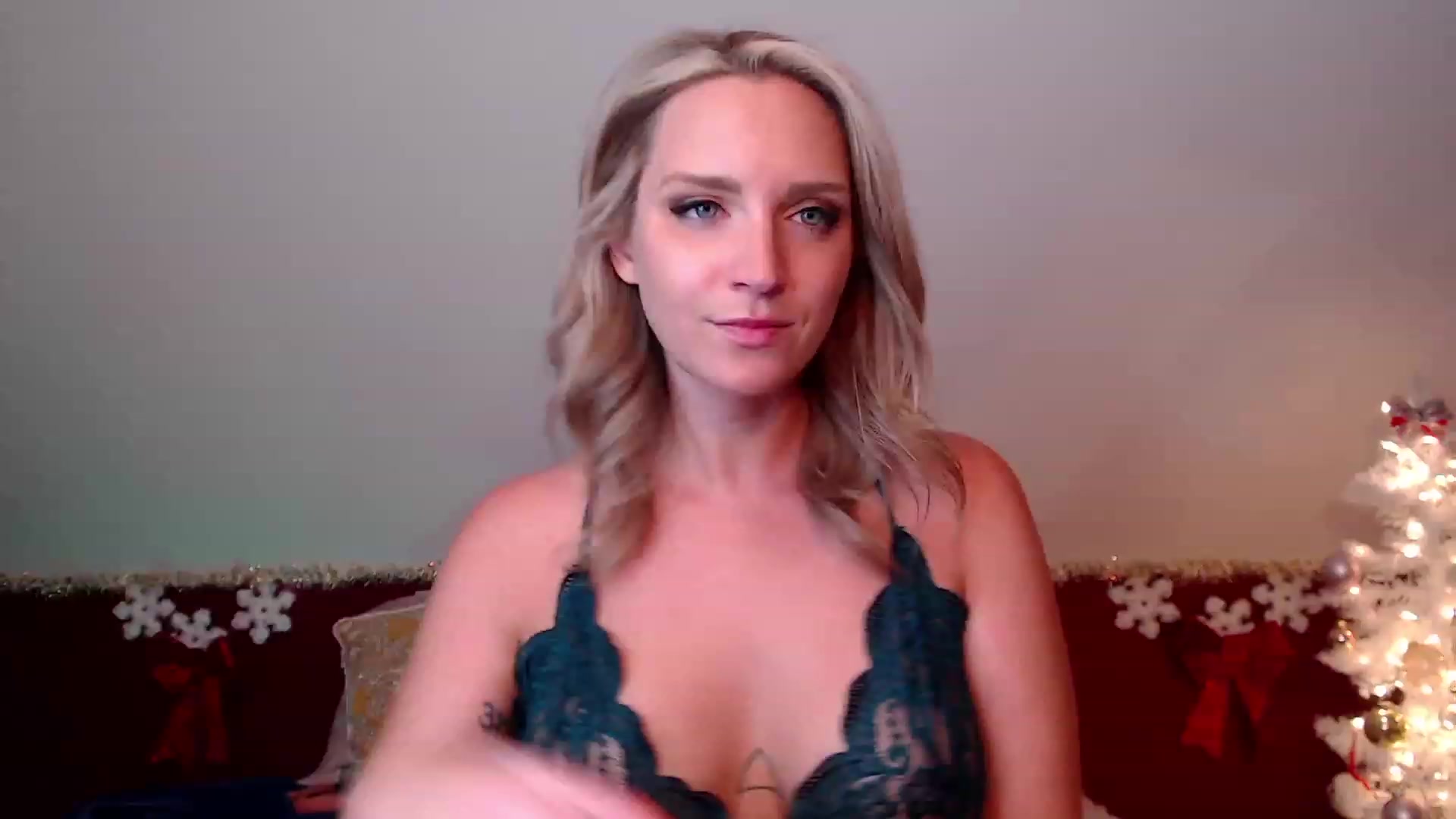 Gallery image thumbnail from Knaughtia's myfreecams stream on, 12/05/2022, 17:26 image 7 of 20