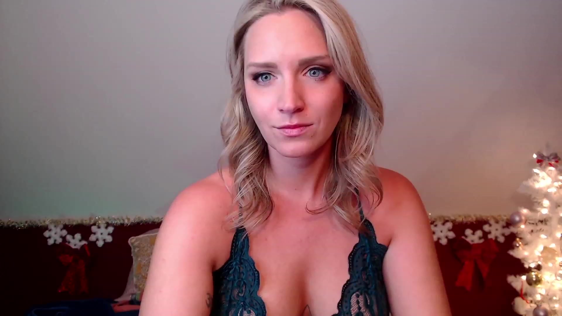 Gallery image thumbnail from Knaughtia's myfreecams stream on, 12/05/2022, 17:26 image 4 of 20