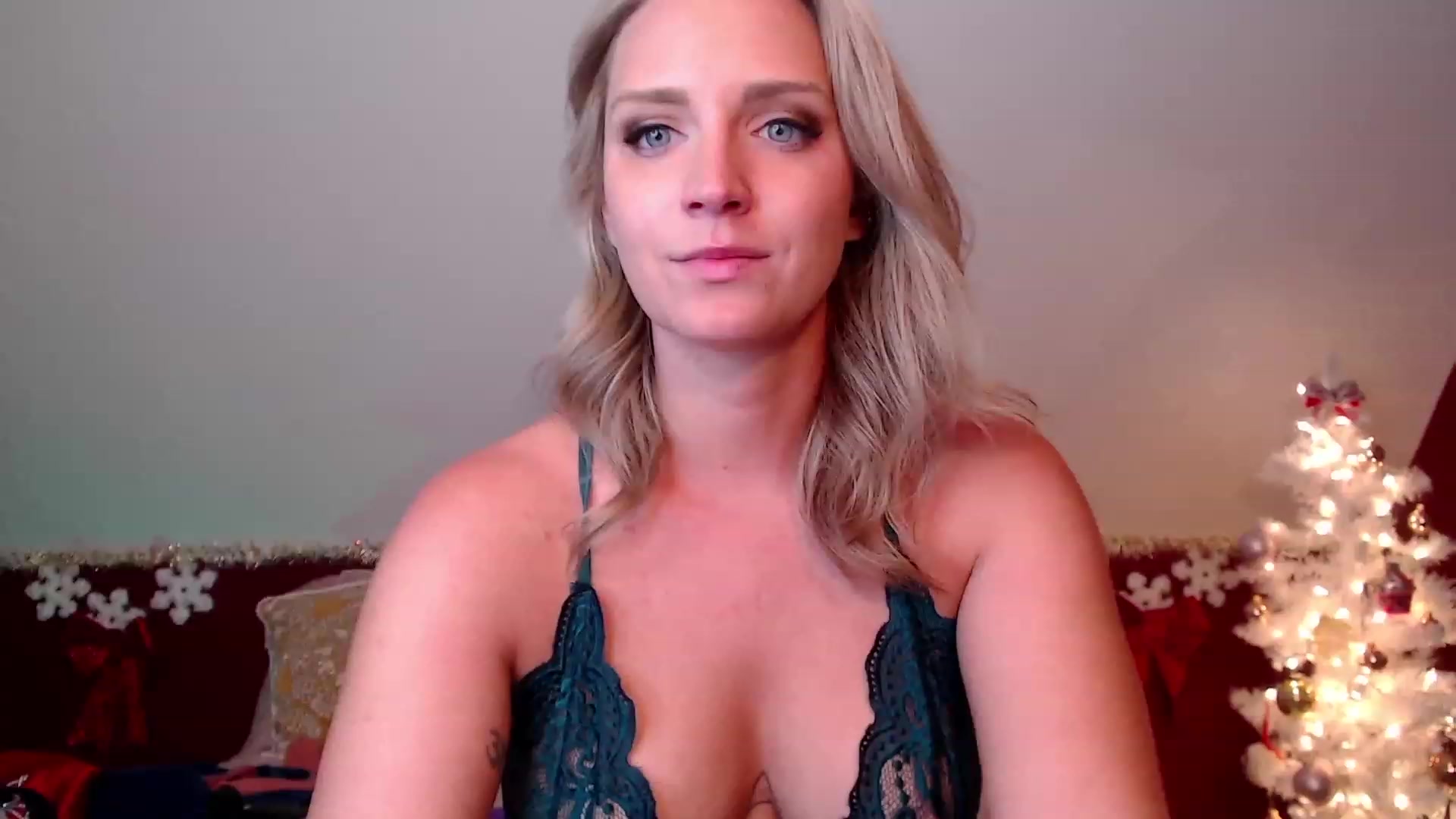 Gallery image thumbnail from Knaughtia's myfreecams stream on, 12/05/2022, 17:26 image 19 of 20