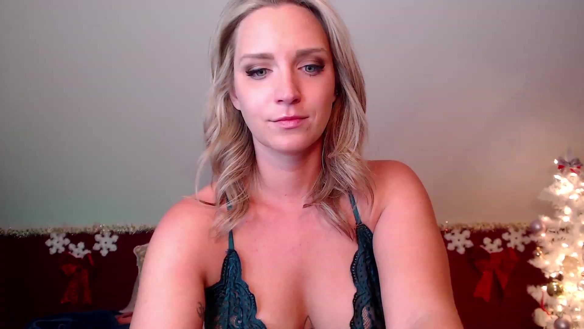Gallery image thumbnail from Knaughtia's myfreecams stream on, 12/05/2022, 17:26 image 5 of 20