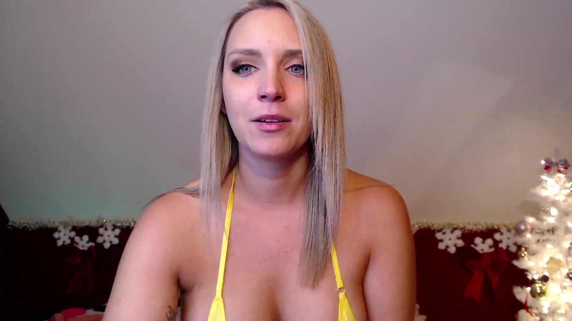 Gallery image thumbnail from Knaughtia's myfreecams stream on, 12/07/2022, 17:06 image 2 of 20