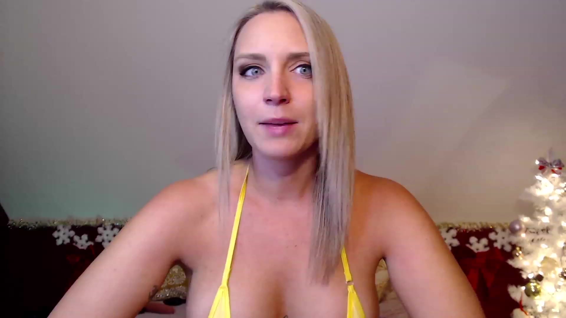 Gallery image thumbnail from Knaughtia's myfreecams stream on, 12/07/2022, 17:06 image 3 of 20