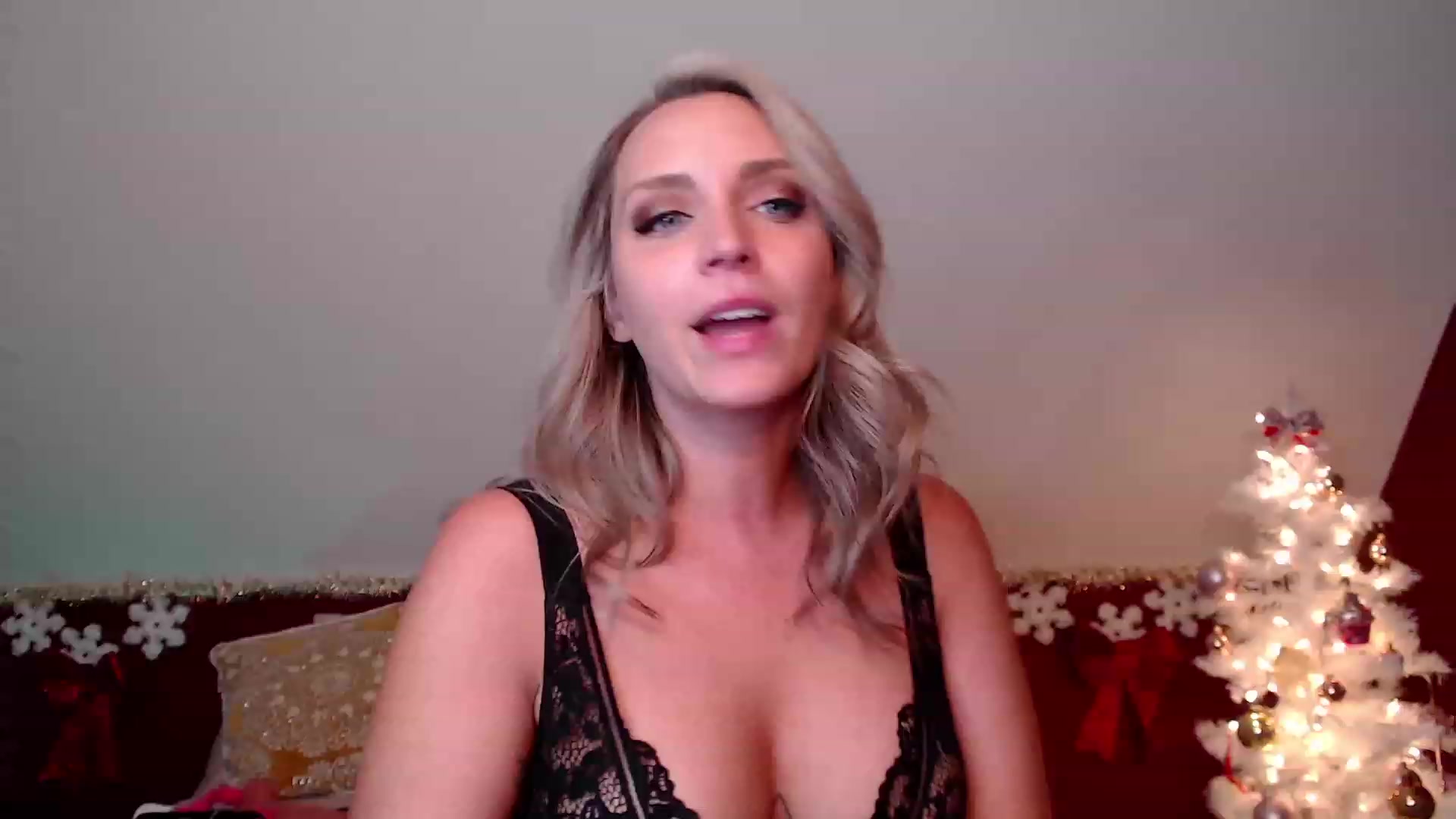 Gallery image thumbnail from Knaughtia's myfreecams stream on, 12/08/2022, 20:38 image 8 of 20