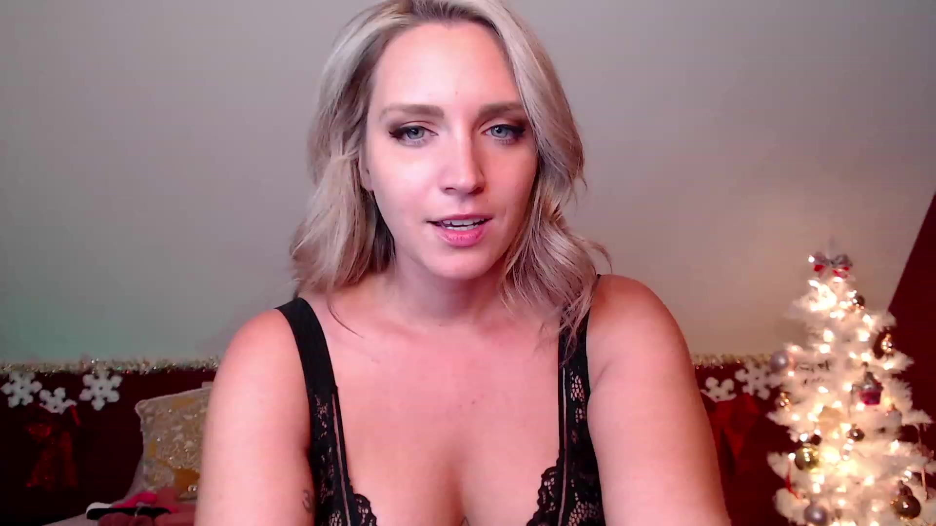 Gallery image thumbnail from Knaughtia's myfreecams stream on, 12/08/2022, 20:38 image 7 of 20