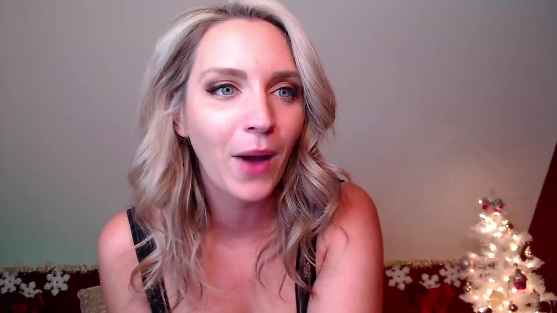 Gallery image thumbnail from Knaughtia's myfreecams stream on, 12/08/2022, 20:38 image 6 of 20