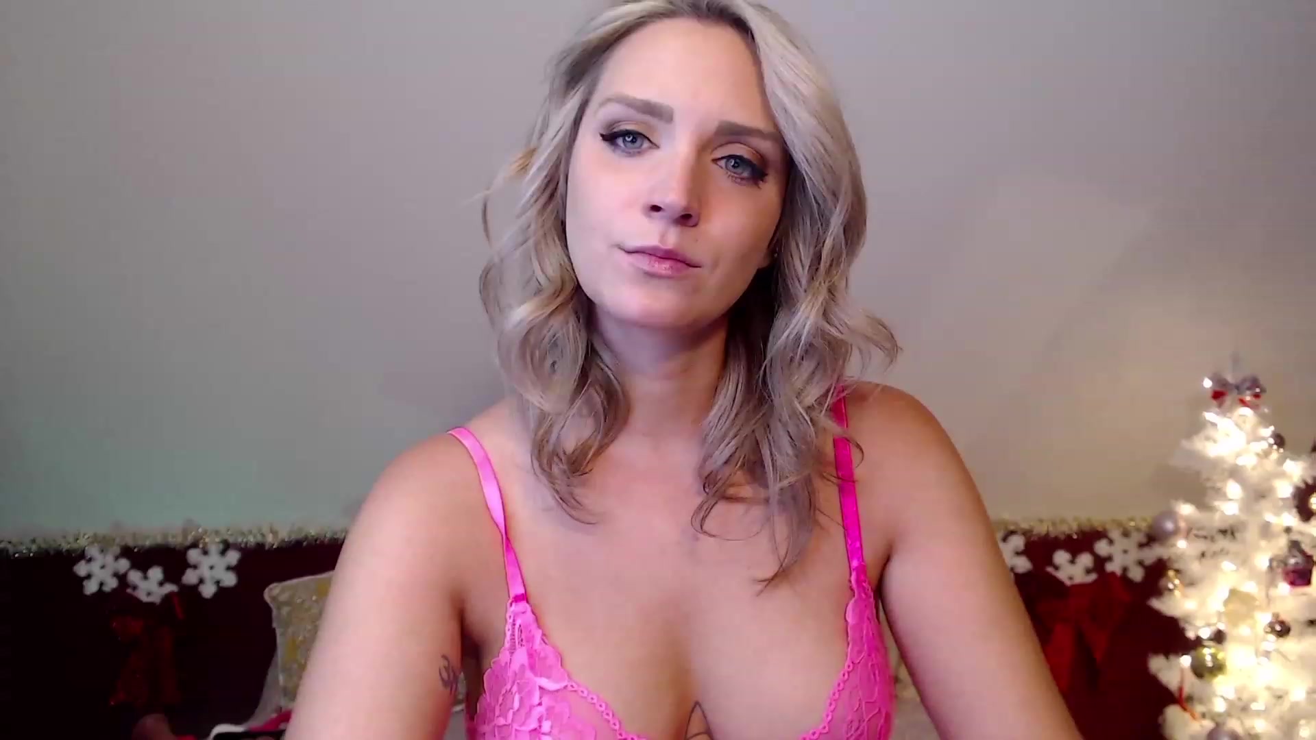 Gallery image thumbnail from Knaughtia's myfreecams stream on, 12/09/2022, 18:07 image 1 of 20