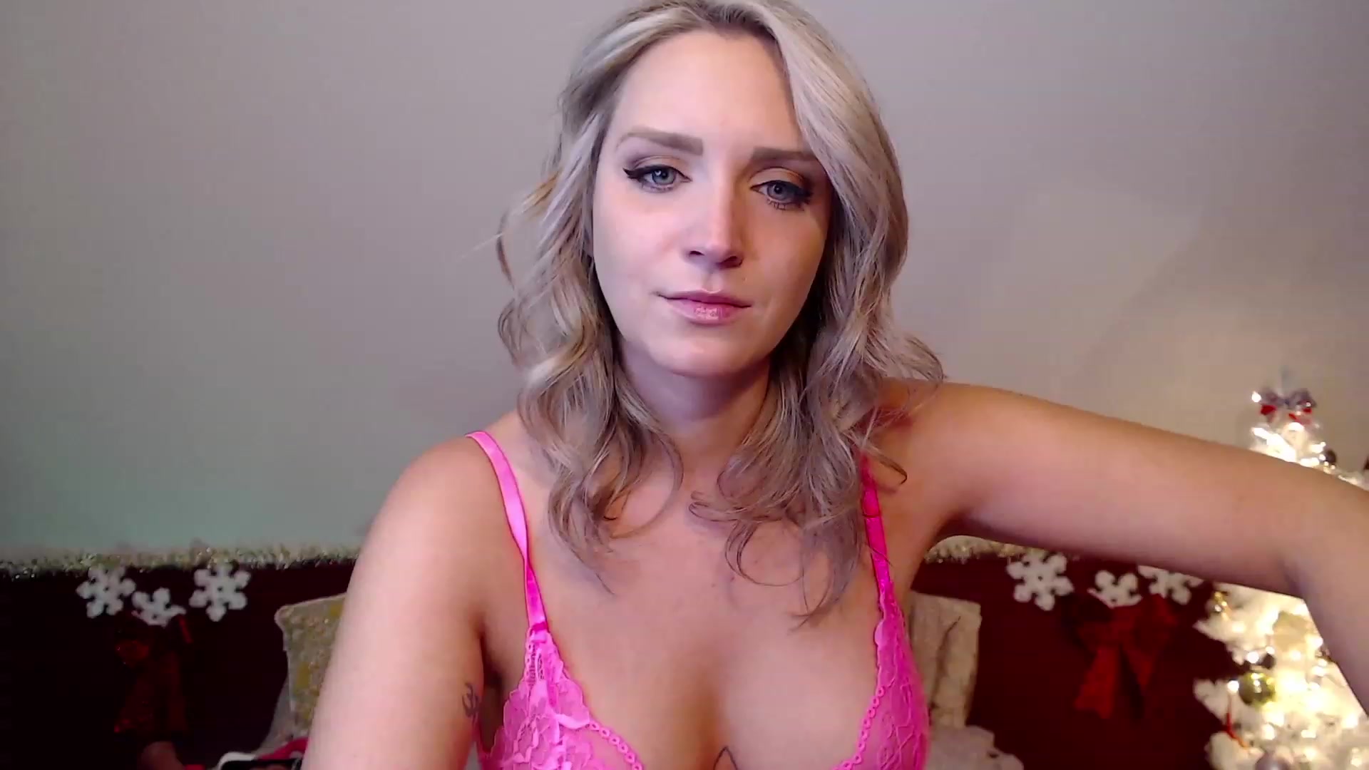 Gallery image thumbnail from Knaughtia's myfreecams stream on, 12/09/2022, 18:07 image 2 of 20