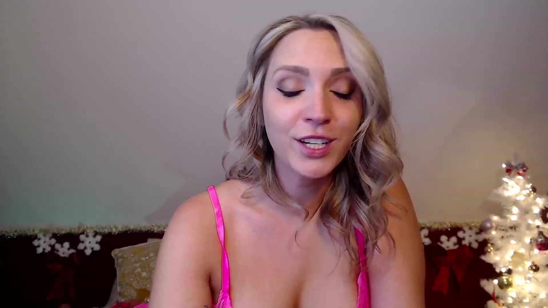 Gallery image thumbnail from Knaughtia's myfreecams stream on, 12/09/2022, 18:07 image 11 of 20