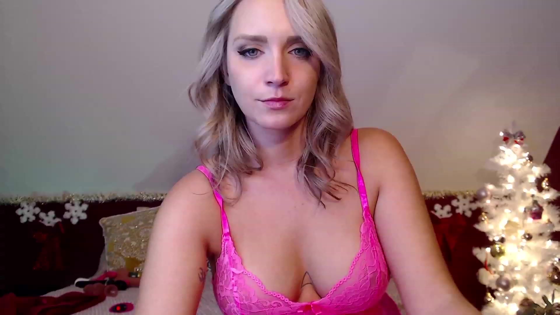 Gallery image thumbnail from Knaughtia's myfreecams stream on, 12/09/2022, 19:16 image 1 of 20