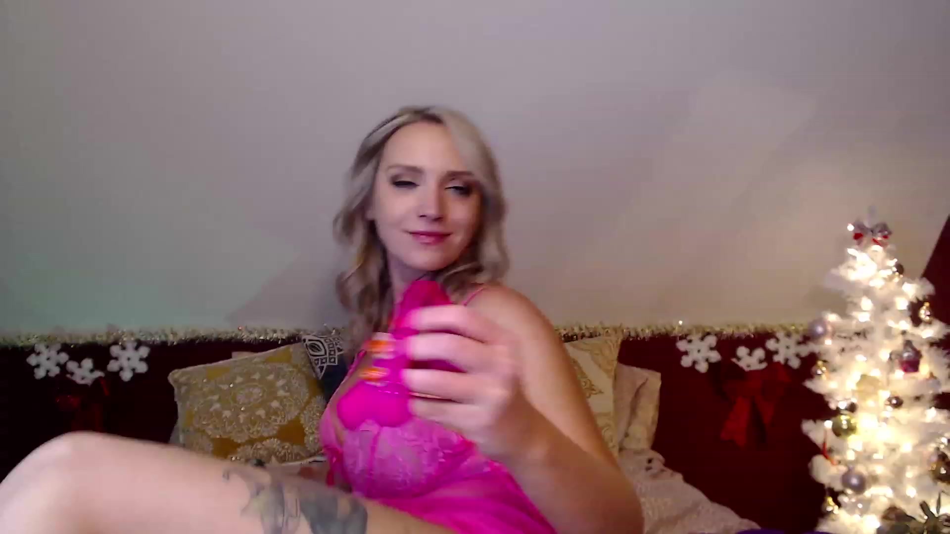 Gallery image thumbnail from Knaughtia's myfreecams stream on, 12/09/2022, 19:16 image 3 of 20