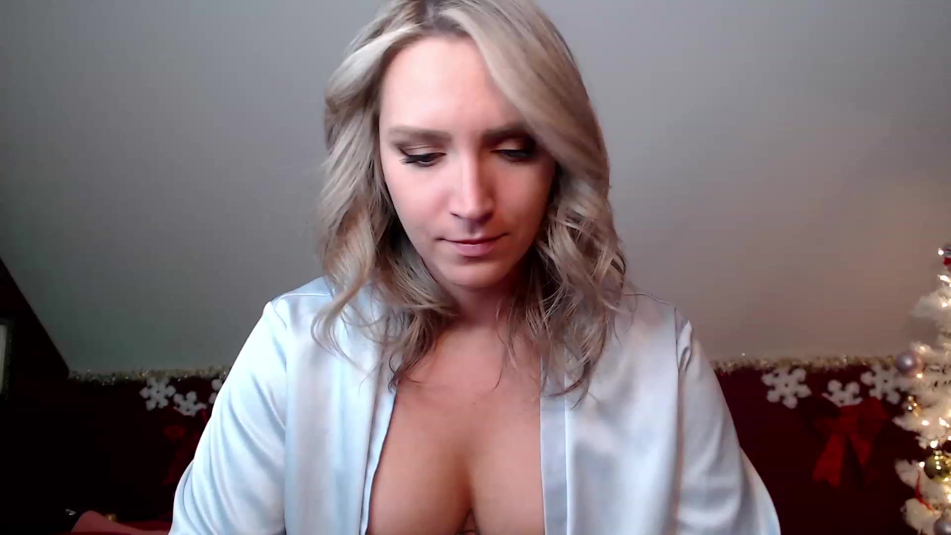 Gallery image thumbnail from Knaughtia's myfreecams stream on, 12/12/2022, 17:37 image 1 of 20