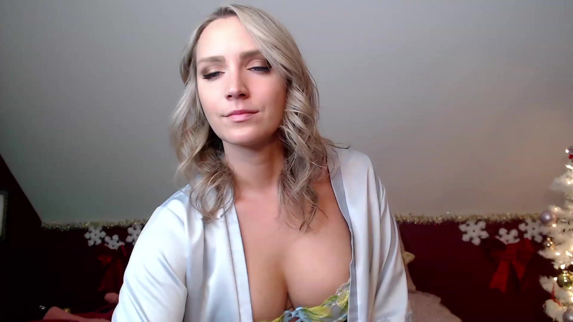 Gallery image thumbnail from Knaughtia's myfreecams stream on, 12/12/2022, 17:37 image 3 of 20