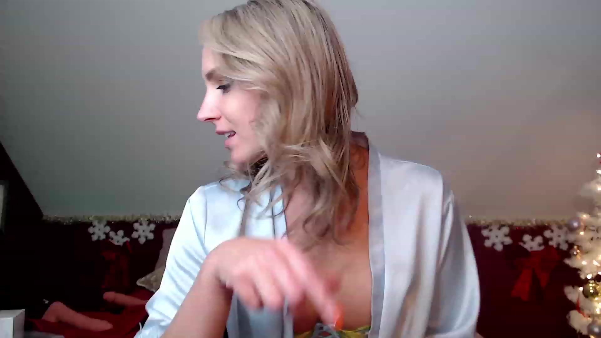 Gallery image thumbnail from Knaughtia's myfreecams stream on, 12/12/2022, 18:27 image 2 of 20