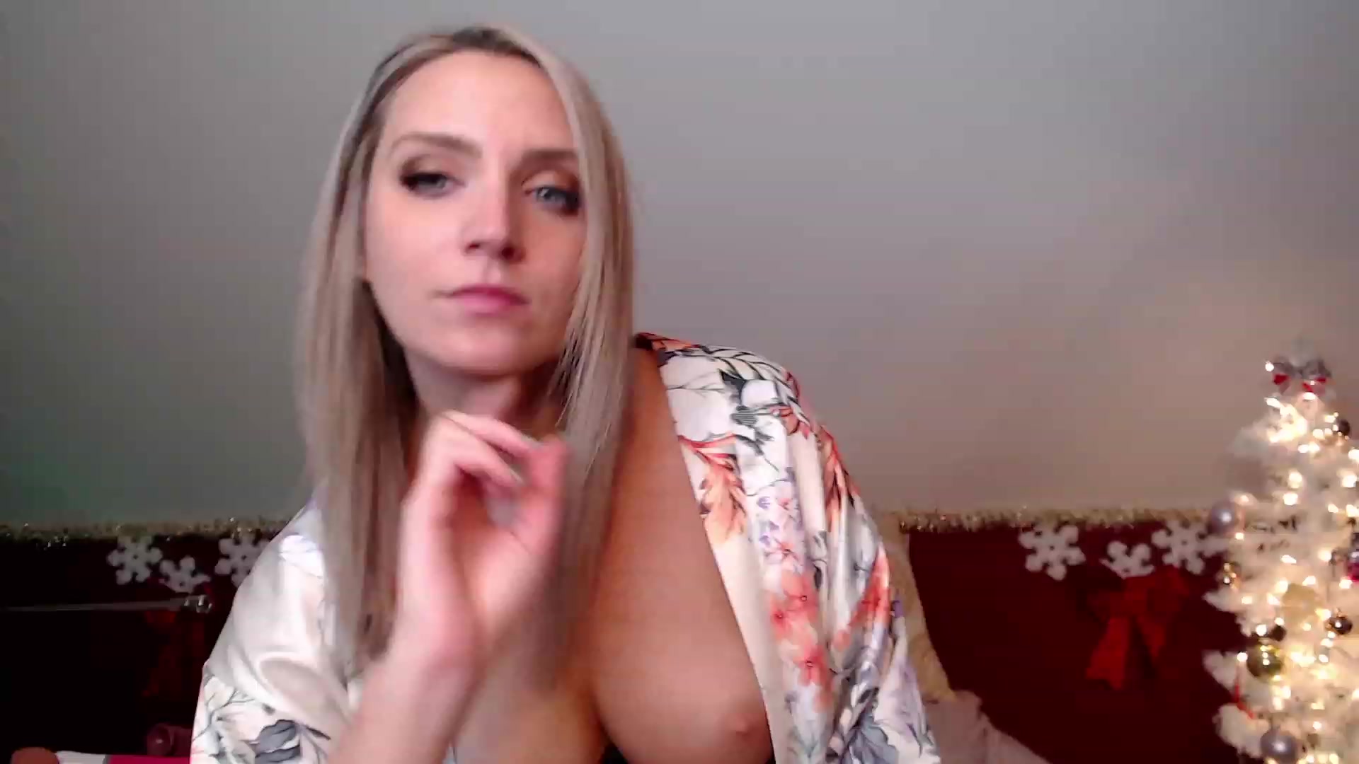 Gallery image thumbnail from Knaughtia's myfreecams stream on, 12/15/2022, 17:06 image 15 of 20