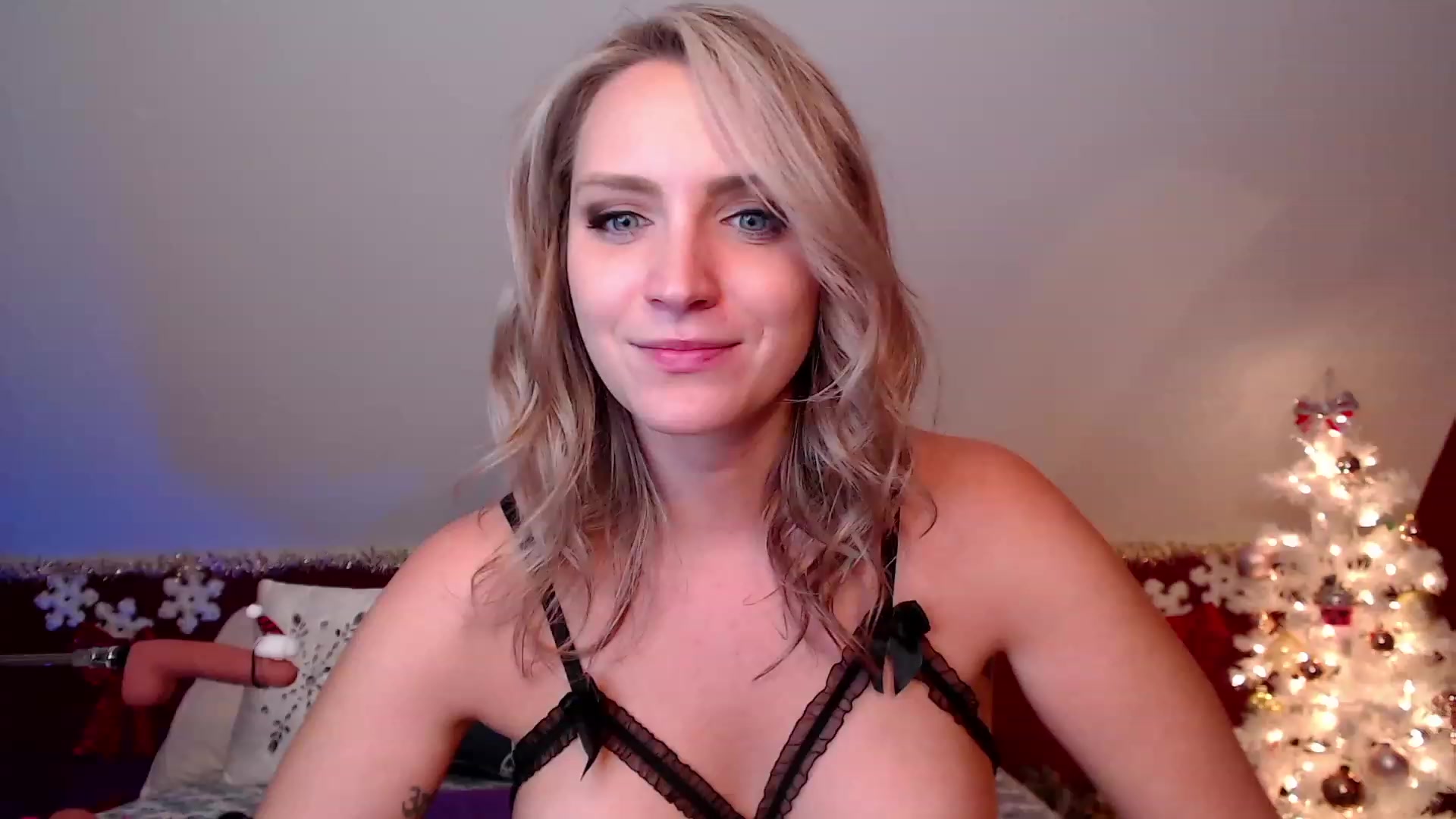 Gallery image thumbnail from Knaughtia's myfreecams stream on, 12/20/2022, 18:46 image 19 of 20