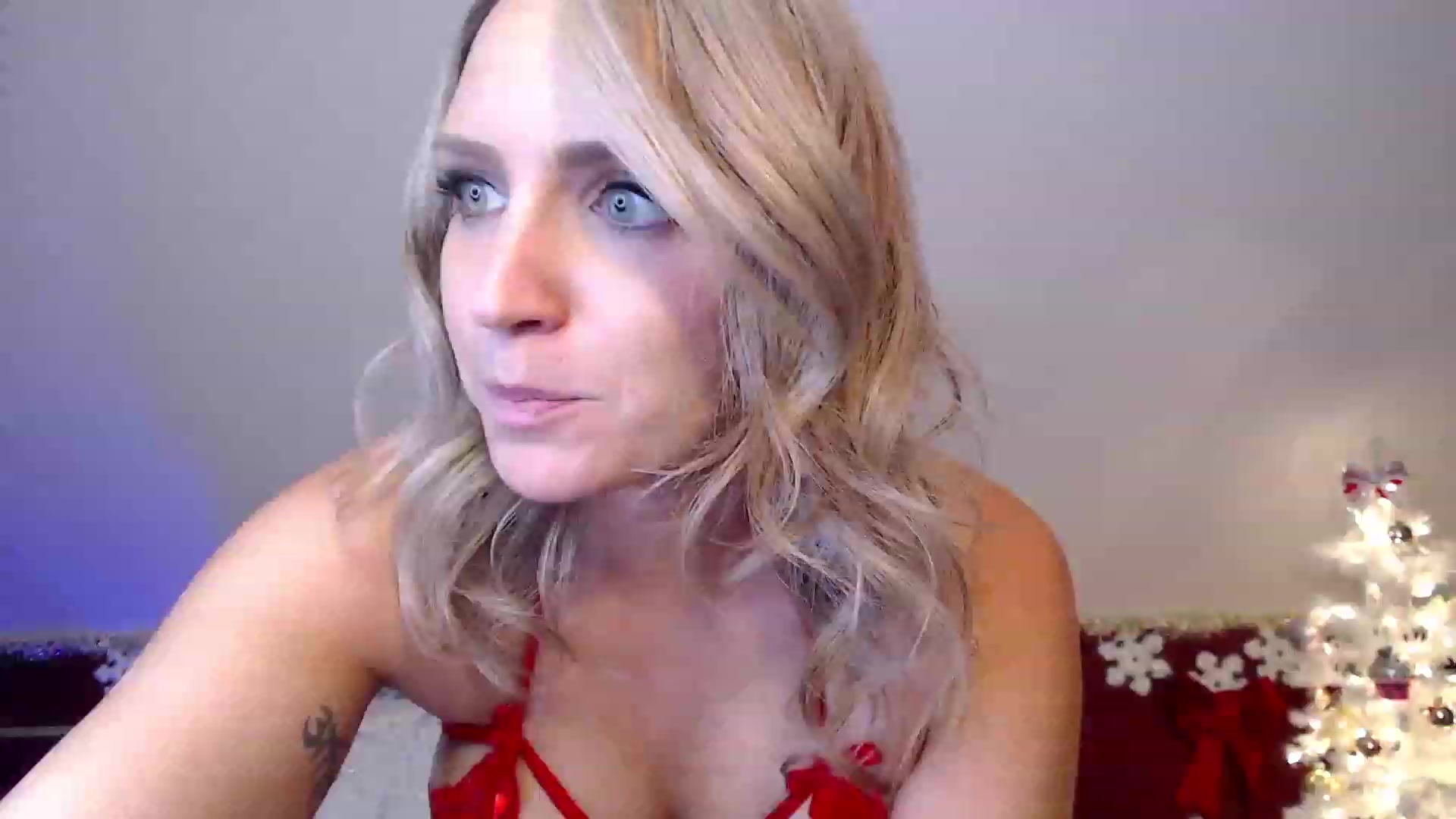 Gallery image thumbnail from Knaughtia's myfreecams stream on, 12/21/2022, 18:38 image 1 of 20