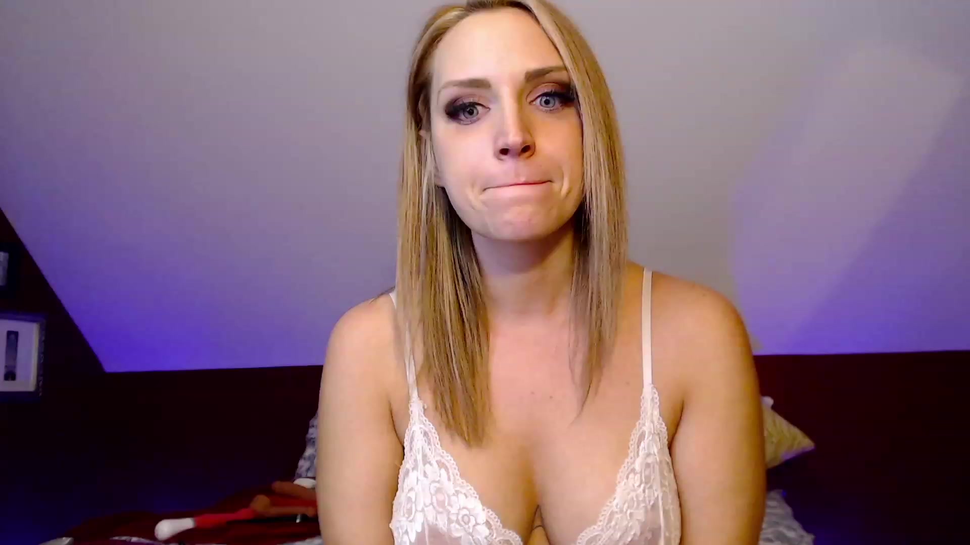 Gallery image thumbnail from Knaughtia's myfreecams stream on, 01/12/2023, 19:37 image 7 of 20