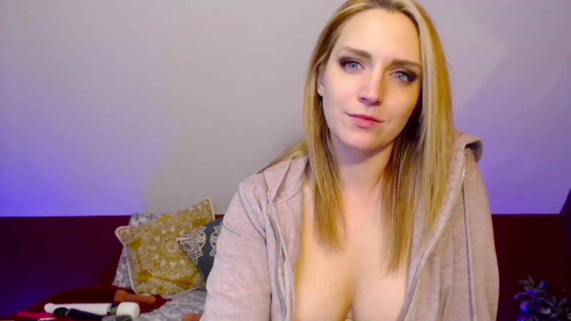Gallery image thumbnail from Knaughtia's myfreecams stream on, 01/30/2023, 21:08 image 17 of 20