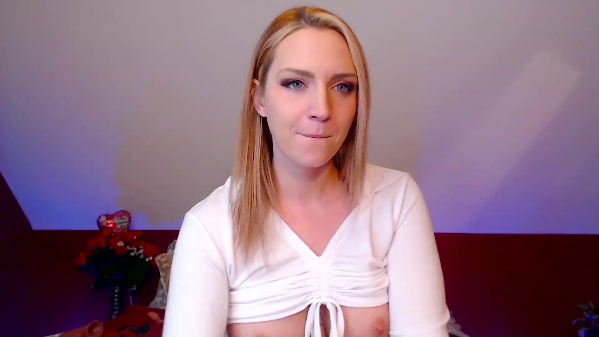 Gallery image thumbnail from Knaughtia's myfreecams stream on, 02/03/2023, 21:34 image 11 of 20