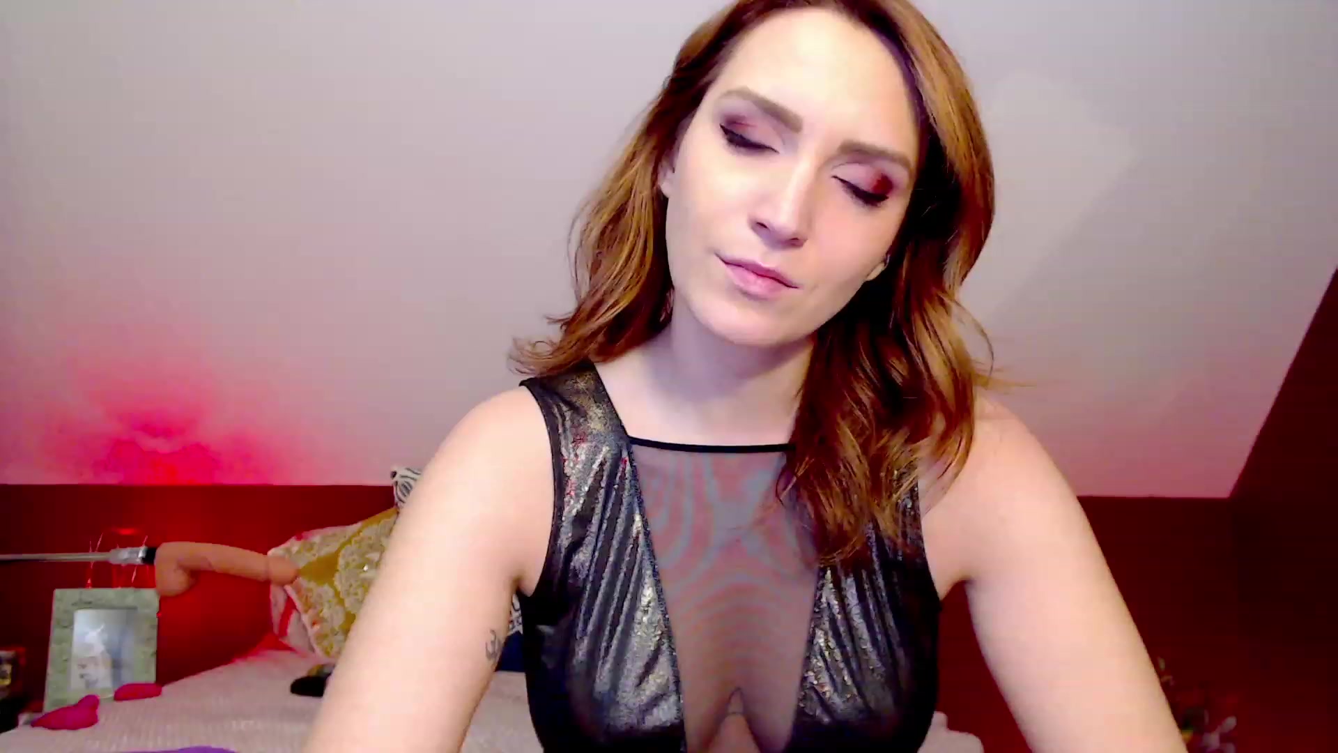 Gallery image thumbnail from Knaughtia's myfreecams stream on, 02/22/2023, 17:16 image 15 of 20