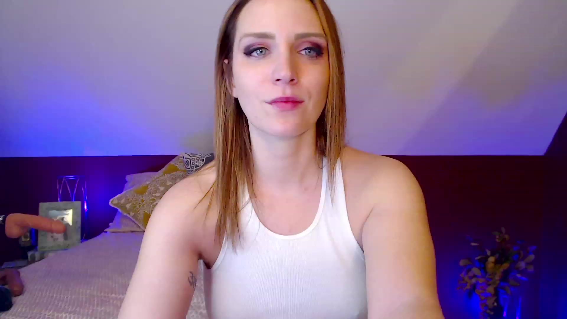 Gallery image thumbnail from Knaughtia's myfreecams stream on, 03/01/2023, 19:50 image 11 of 20