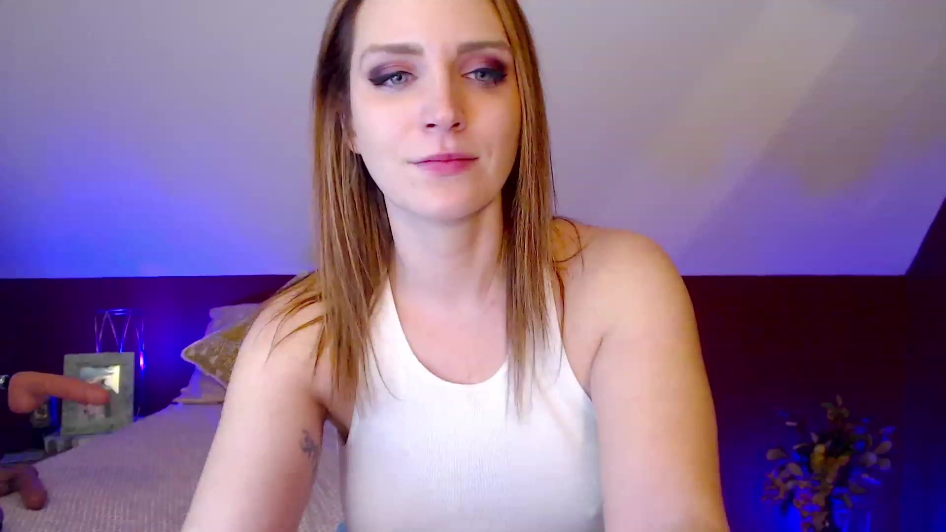 Gallery image thumbnail from Knaughtia's myfreecams stream on, 03/01/2023, 19:50 image 14 of 20