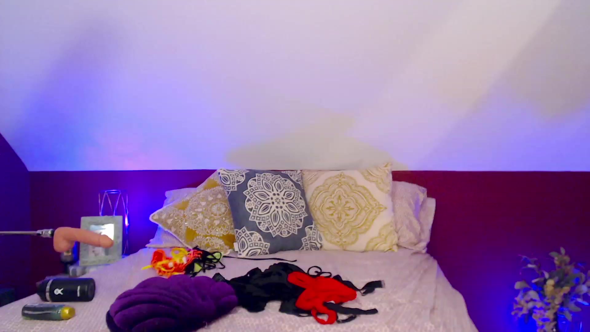 Gallery image thumbnail from Knaughtia's myfreecams stream on, 03/02/2023, 18:30 image 20 of 20