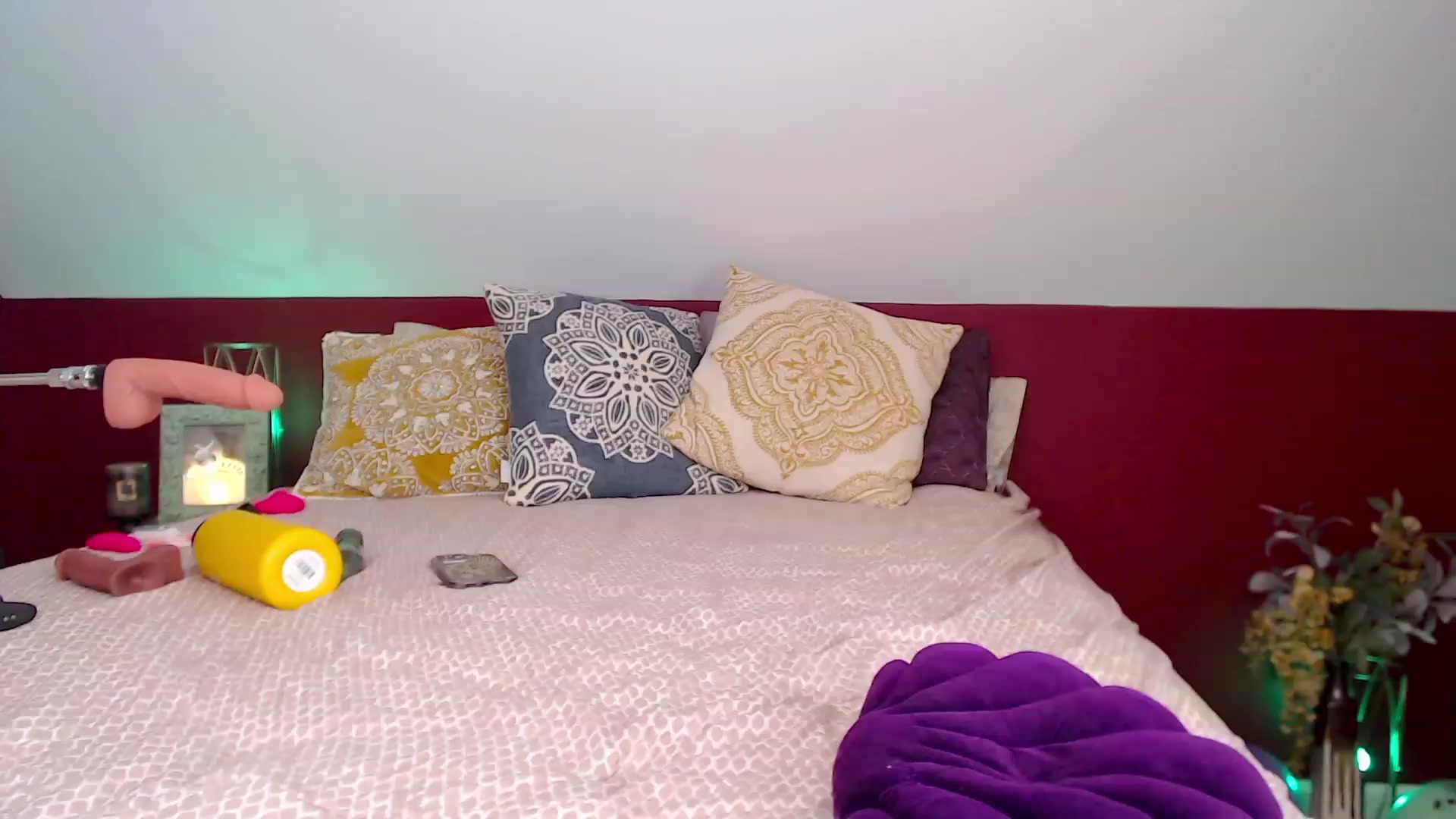 Gallery image thumbnail from Knaughtia's myfreecams stream on, 03/21/2023, 17:15 image 10 of 20