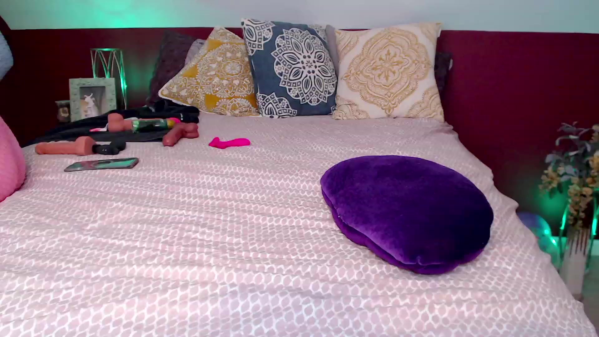 Gallery image thumbnail from Knaughtia's myfreecams stream on, 04/06/2023, 19:53 image 7 of 20