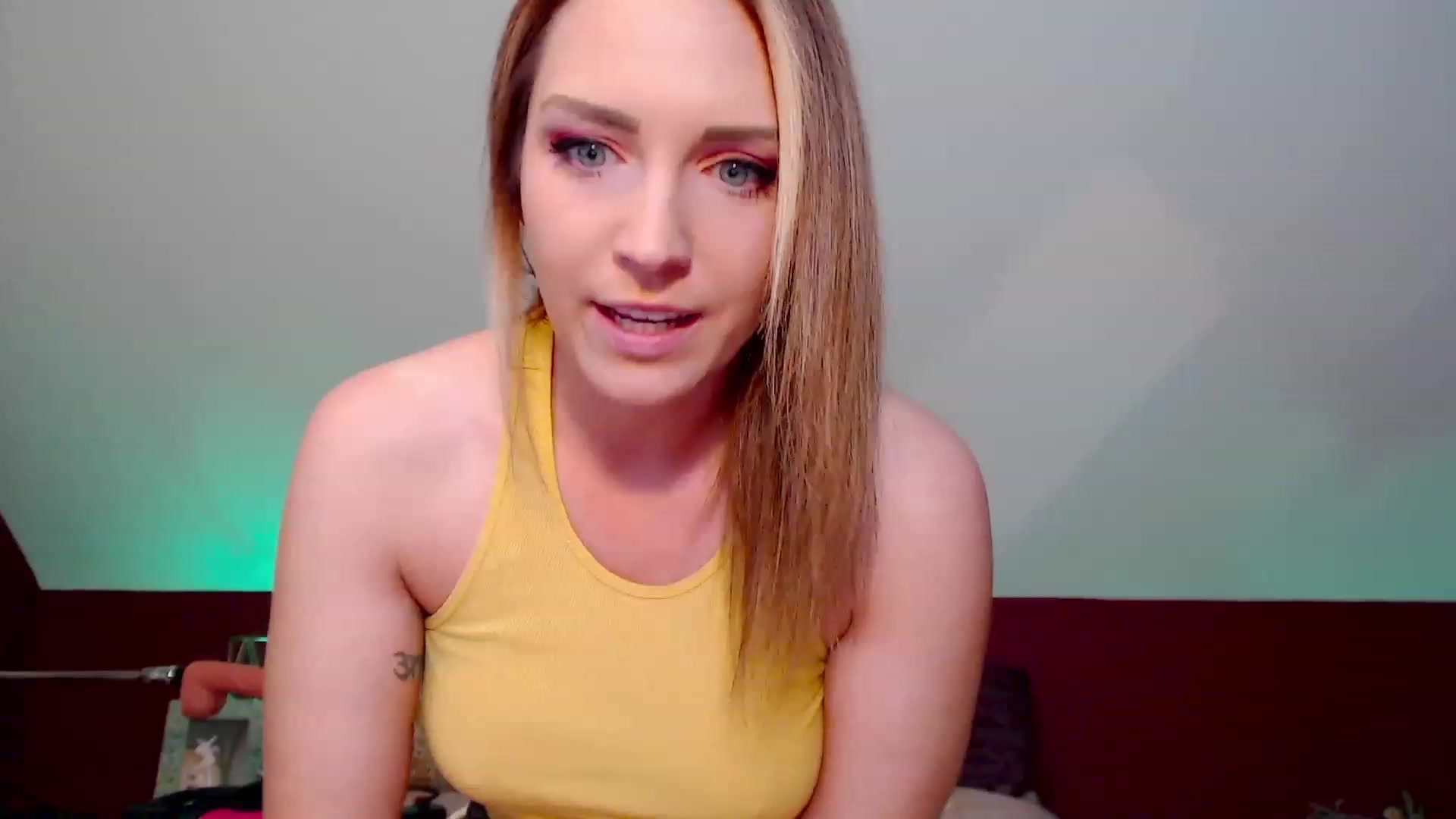 Gallery image thumbnail from Knaughtia's myfreecams stream on, 04/17/2023, 16:32 image 1 of 20