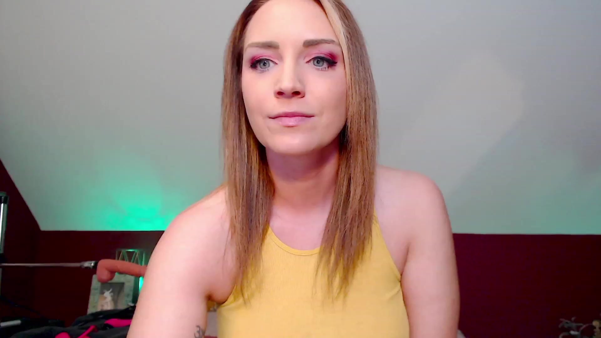 Gallery image thumbnail from Knaughtia's myfreecams stream on, 04/17/2023, 16:32 image 10 of 20