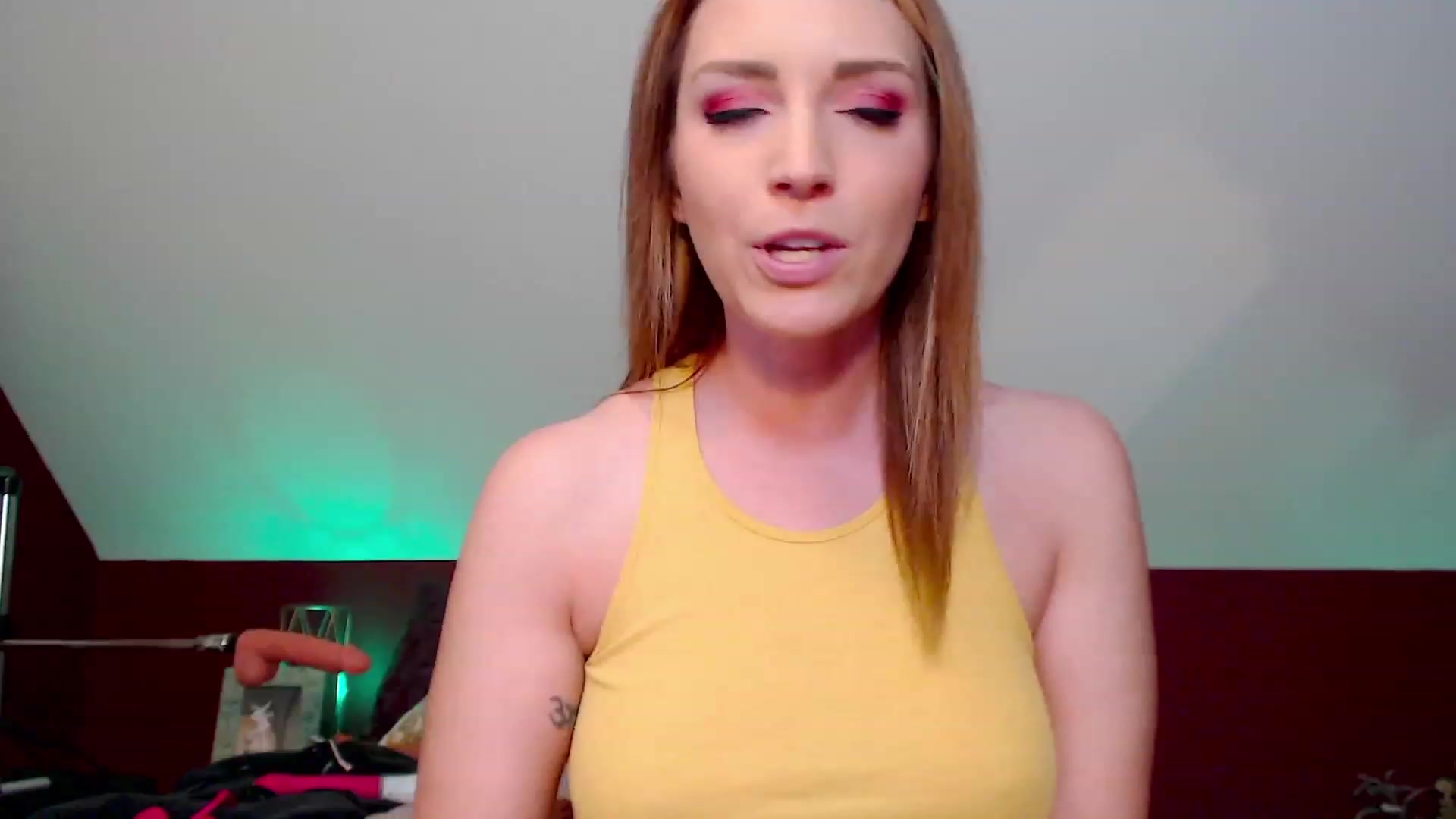 Gallery image thumbnail from Knaughtia's myfreecams stream on, 04/17/2023, 16:32 image 8 of 20