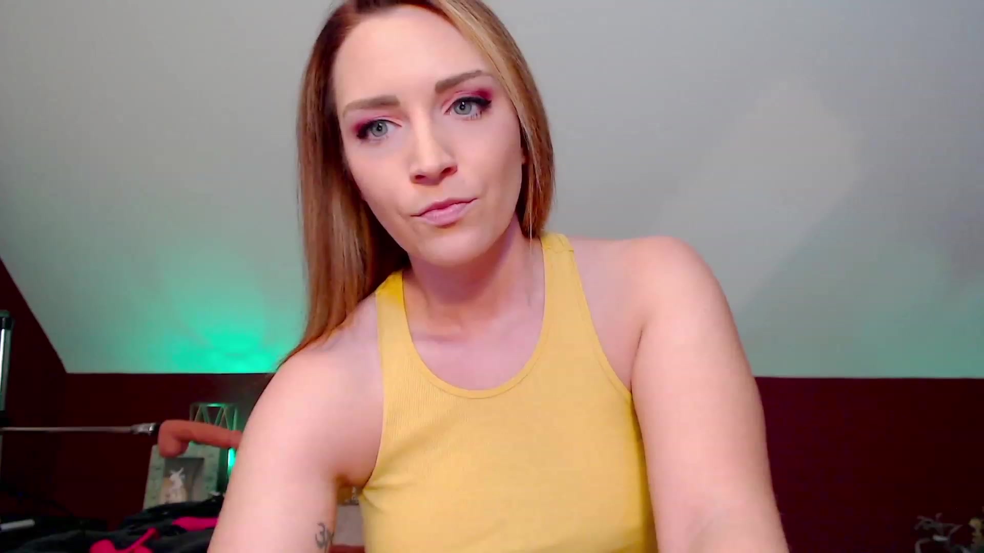 Gallery image thumbnail from Knaughtia's myfreecams stream on, 04/17/2023, 16:32 image 7 of 20