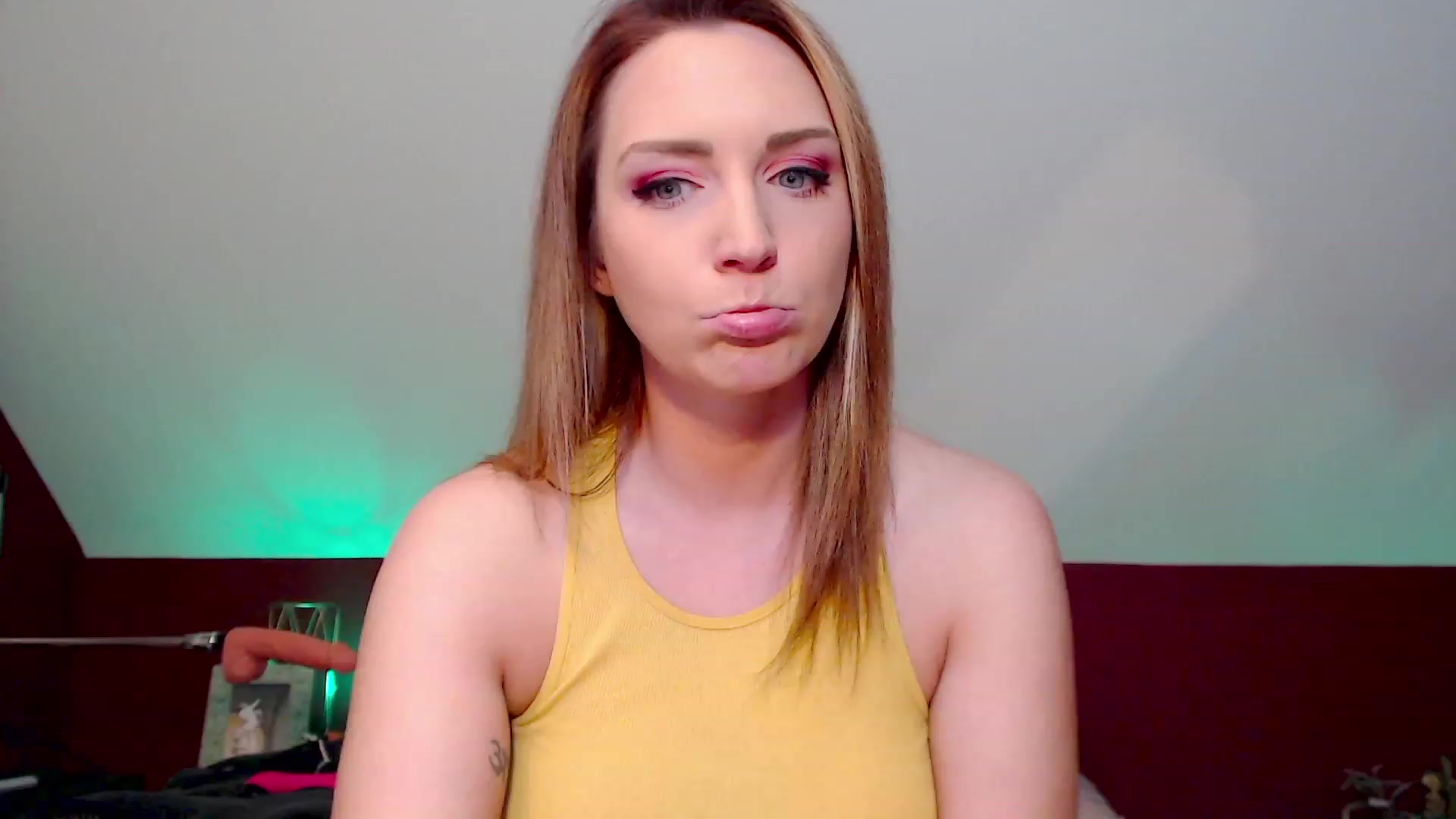 Gallery image thumbnail from Knaughtia's myfreecams stream on, 04/17/2023, 17:18 image 1 of 20