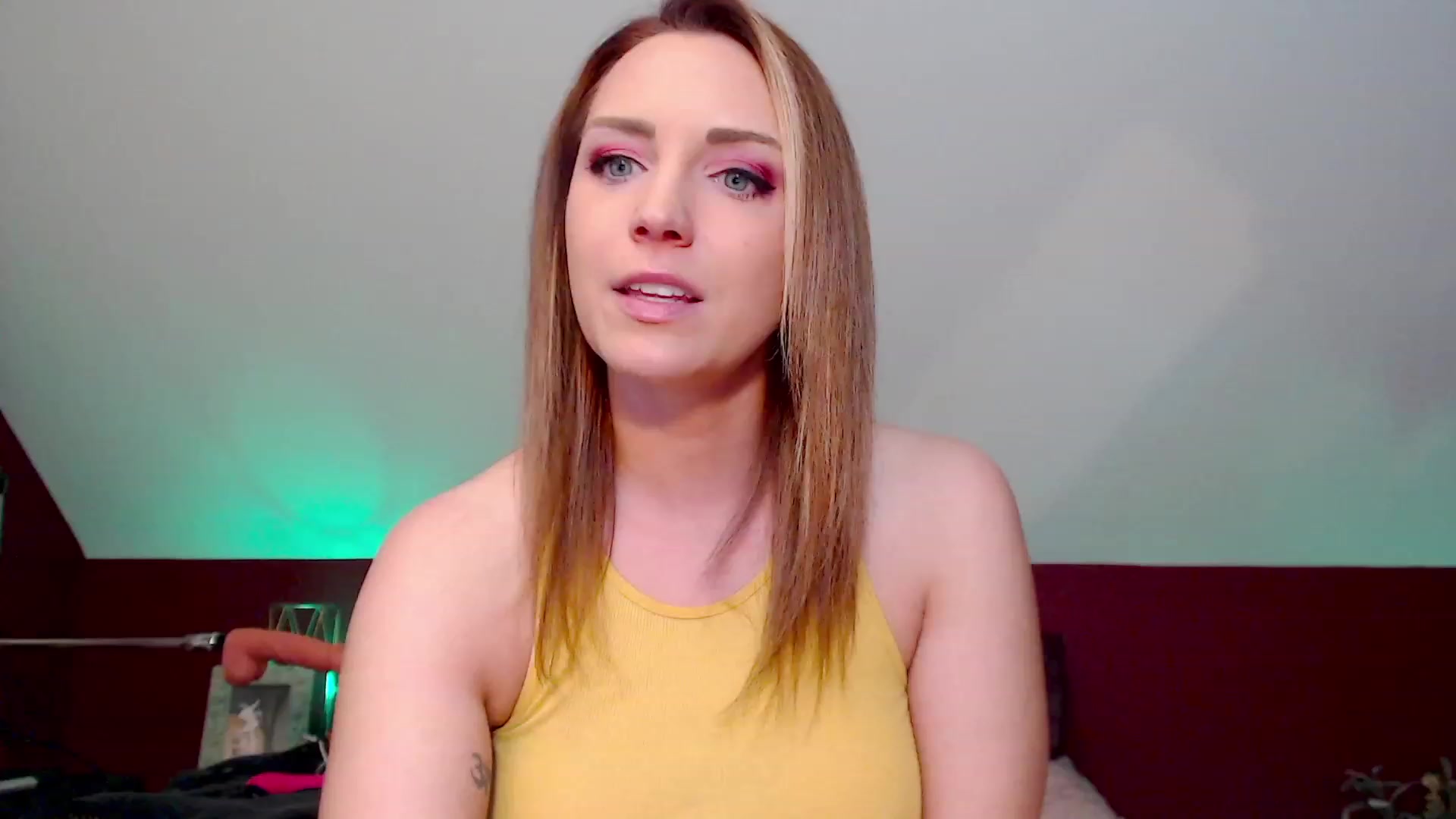 Gallery image thumbnail from Knaughtia's myfreecams stream on, 04/17/2023, 17:18 image 2 of 20