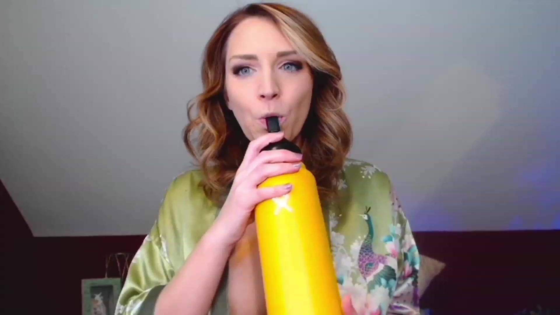Gallery image thumbnail from Knaughtia's myfreecams stream on, 04/24/2023, 18:20 image 1 of 20