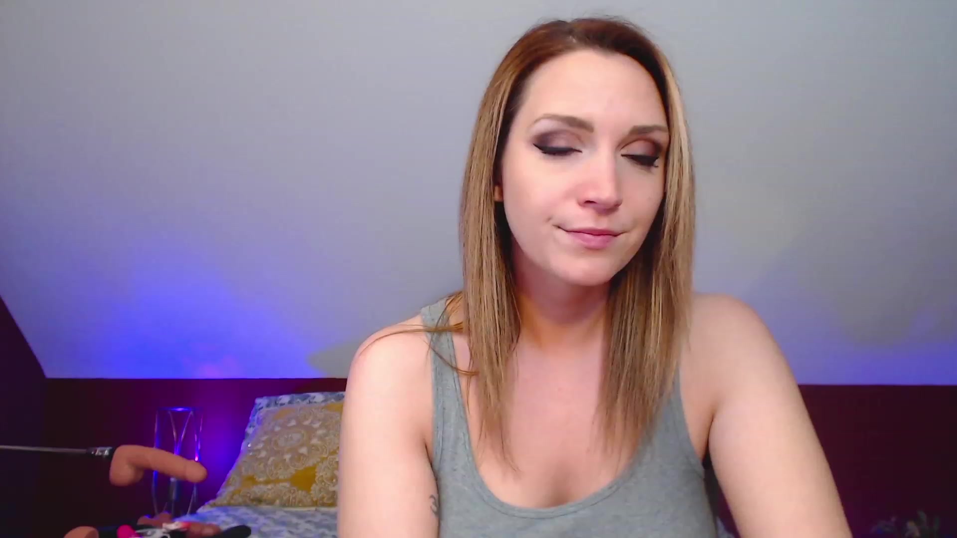 Gallery image thumbnail from Knaughtia's myfreecams stream on, 05/04/2023, 20:19 image 19 of 20