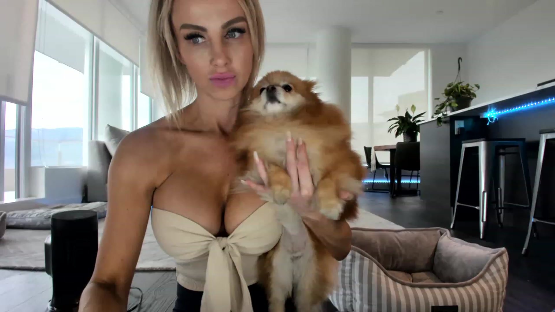 Gallery image thumbnail from KnockinBootss's myfreecams stream on, 04/16/2023, 22:03 image 11 of 20