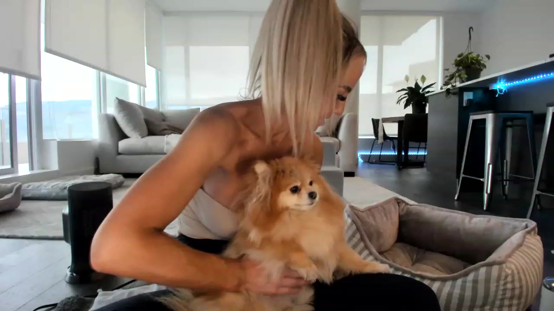 Gallery image thumbnail from KnockinBootss's myfreecams stream on, 04/16/2023, 22:03 image 5 of 20