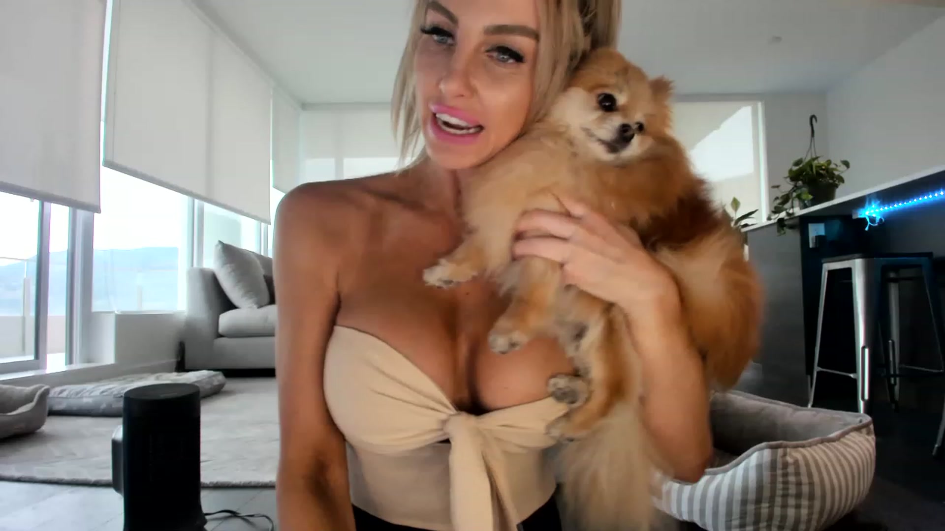 Gallery image thumbnail from KnockinBootss's myfreecams stream on, 04/16/2023, 22:03 image 2 of 20